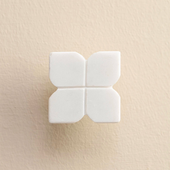 NEW Set of 2 Marble Amari White Clover Carved Drawer Pulls Knobs - Picture 7 of 10